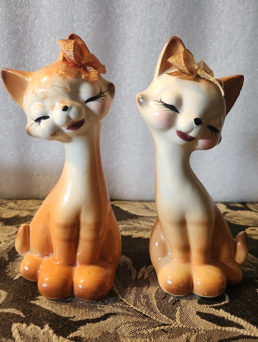 Vintage Cats Figurines Salt and Pepper Shakers Anthropomorphic Made In Japan